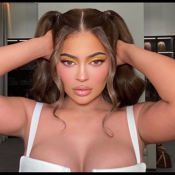 BIRTHDAY EDITION KYLIE MATTE LIQUID LIPSTICKS SET - Picture 13 of 16